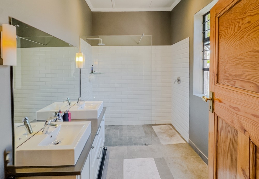 2 Bedroom Property for Sale in Claremont Village Western Cape
